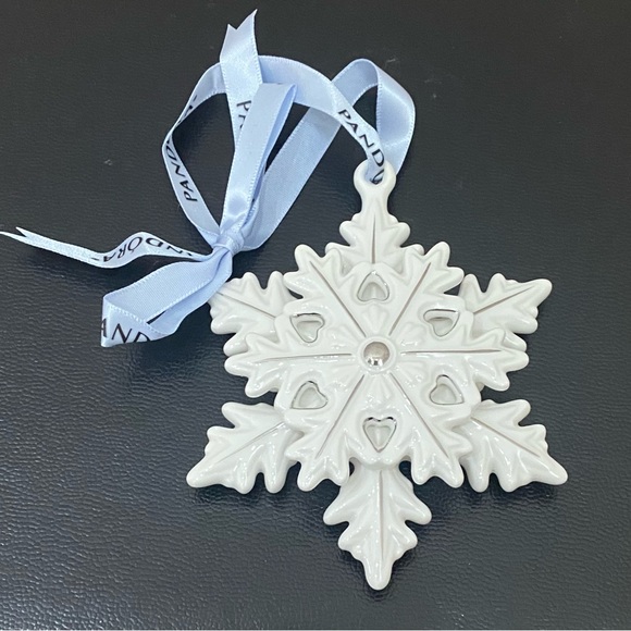 Retired 2015 PANDORA Snowflake Holiday Christmas Ornament - Picture 3 of 12